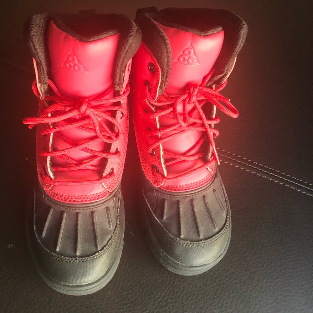 Nike ACG Red and Black Winter Boots